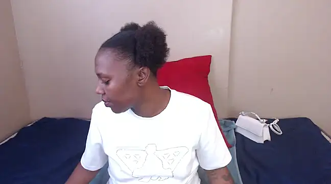 YourDreamLady22 online show from December 21, 2024, 10:28 am