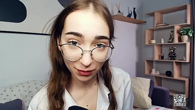 PollyBeev online show from October 10, 2025, 7:20 am