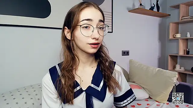 PollyBeev online show from October 11, 2025, 6:47 am