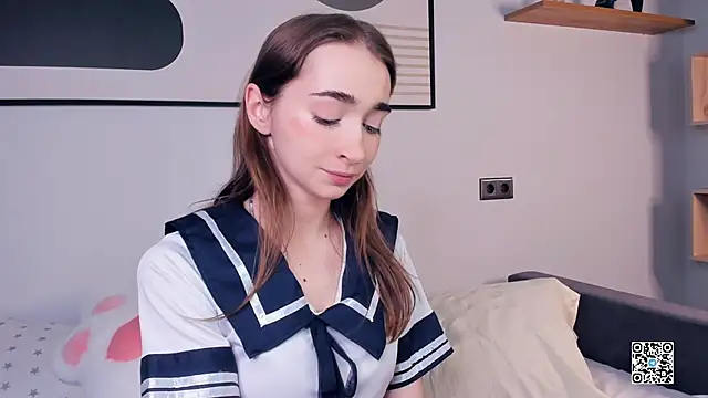 PollyBeev online show from September 15, 2025, 7:42 am