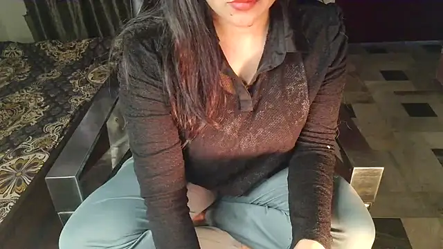 Snapshot of aarushi_sharmaa chatting on February 12, 2026, 4:12 am aarushi sharmaa online show from February 12, 2026, 4:12 am