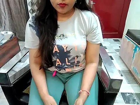 Snapshot of aarushi_sharmaa chatting on September 14, 2025, 5:24 pm aarushi sharmaa online show from September 14, 2025, 5:24 pm