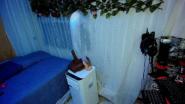 MOMMYJEVAA online show from March 10, 2025, 1:32 pm