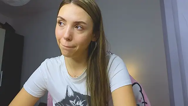 Snapshot of AliceSpark chatting on October 18, 2025, 9:33 am AliceSpark online show from October 18, 2025, 9:33 am