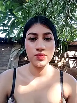 Julix A online show from September 15, 2025, 8:42 pm