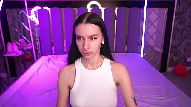 Snapshot of Snow_WhiteeeX chatting on March 30, 2026, 5:42 am Snow WhiteeeX online show from March 30, 2026, 5:42 am