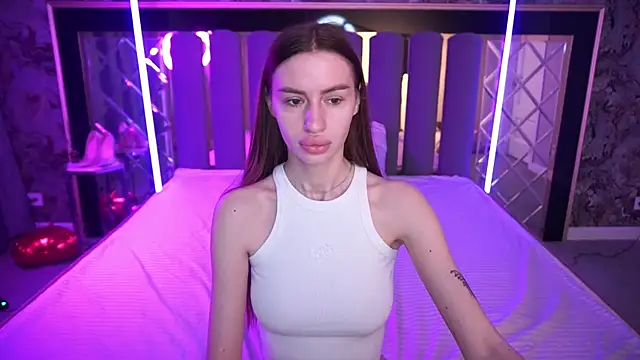 Snapshot of Snow_WhiteeeX chatting on April 15, 2026, 5:35 am Snow WhiteeeX online show from April 15, 2026, 5:35 am