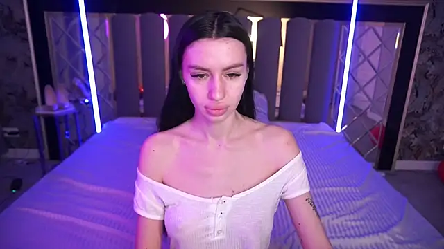 Snapshot of Snow_WhiteeeX chatting on March 9, 2026, 6:28 am Snow WhiteeeX online show from March 9, 2026, 6:28 am