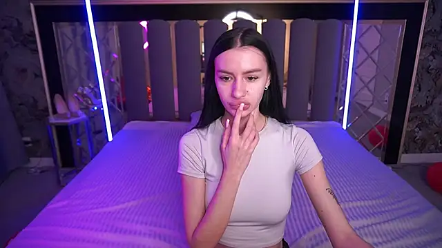 Snapshot of Snow_WhiteeeX chatting on March 1, 2026, 6:35 am Snow WhiteeeX online show from March 1, 2026, 6:35 am