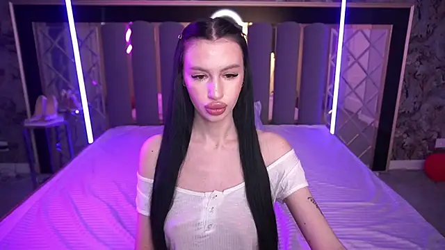 Snapshot of Snow_WhiteeeX chatting on March 21, 2026, 6:36 am Snow WhiteeeX online show from March 21, 2026, 6:36 am