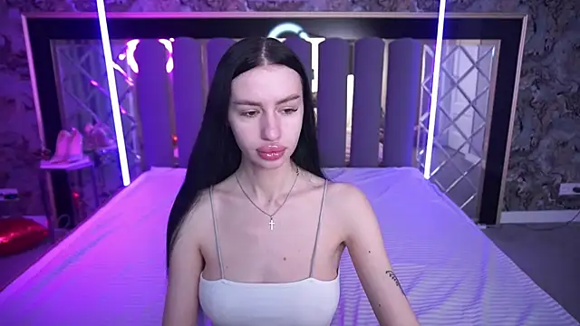 Snapshot of Snow_WhiteeeX chatting on April 5, 2026, 5:36 am Snow WhiteeeX online show from April 5, 2026, 5:36 am