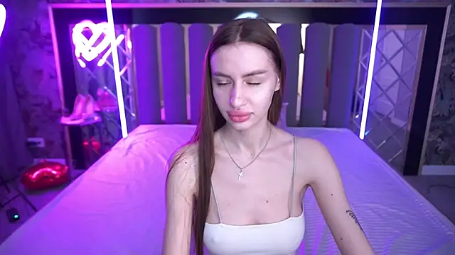 Snapshot of Snow_WhiteeeX chatting on April 14, 2026, 5:56 am Snow WhiteeeX online show from April 14, 2026, 5:56 am