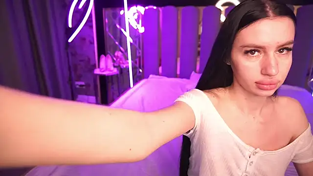 Snapshot of Snow_WhiteeeX chatting on March 26, 2026, 6:33 am Snow WhiteeeX online show from March 26, 2026, 6:33 am