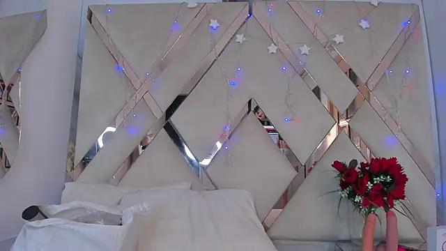 ninaht online show from December 14, 2025, 8:47 pm