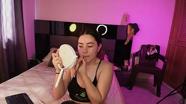 Snapshot of Ladyandthetramp7 chatting on April 9, 2026, 7:20 pm Ladyandthetramp7 online show from April 9, 2026, 7:20 pm