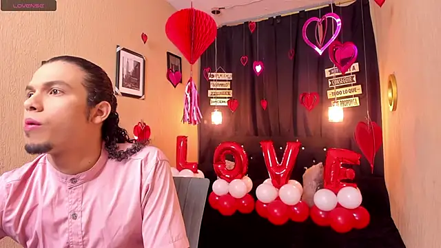 Snapshot of Gilbert_009 chatting on February 14, 2025, 6:02 am Gilbert 009 online show from February 14, 2025, 6:02 am