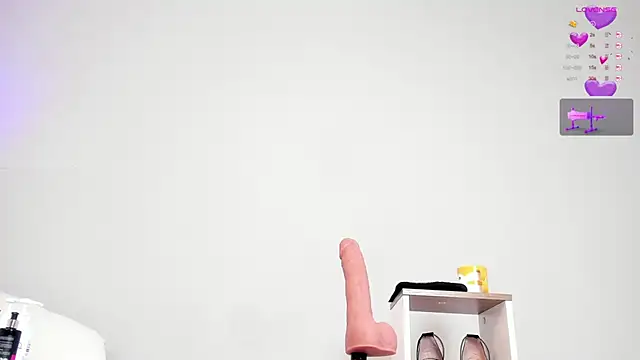 Snapshot of lannarusso_ chatting on October 7, 2025, 11:44 am lannarusso online show from October 7, 2025, 11:44 am