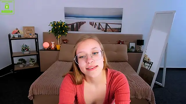 LayriantaVee online show from March 1, 2025, 1:18 pm