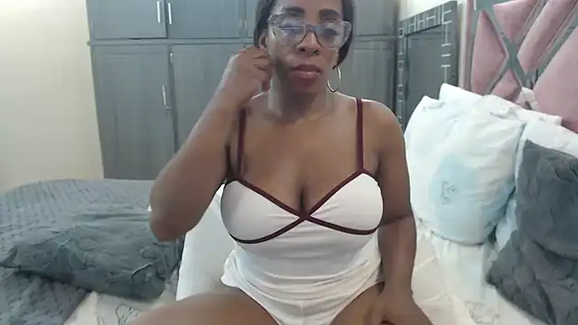 Snapshot of Ginachaudex chatting on June 29, 2026, 11:59 pm Ginachaudex online show from June 29, 2026, 11:59 pm