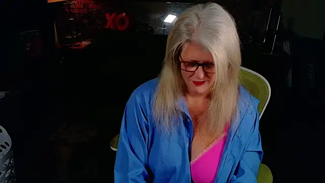 AliceHarlot online show from April 8, 2026, 10:33 pm