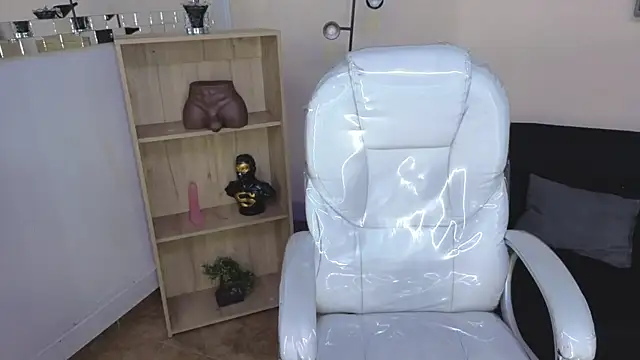 Eliie Ruizz online show from December 2, 2025, 8:21 pm