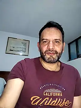 Snapshot of RogueTraveler chatting on February 14, 2025, 1:23 am RogueTraveler online show from February 14, 2025, 1:23 am