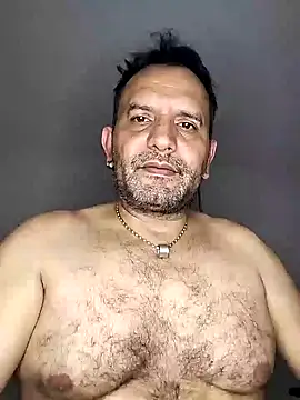 Snapshot of RogueTraveler chatting on February 3, 2025, 2:58 am RogueTraveler online show from February 3, 2025, 2:58 am