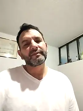 Snapshot of RogueTraveler chatting on February 13, 2025, 12:02 am RogueTraveler online show from February 13, 2025, 12:02 am