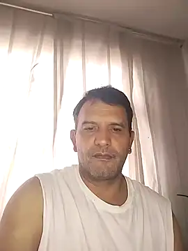 Snapshot of RogueTraveler chatting on March 4, 2025, 3:37 pm RogueTraveler online show from March 4, 2025, 3:37 pm