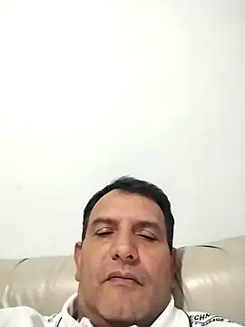 Snapshot of RogueTraveler chatting on March 3, 2025, 2:54 am RogueTraveler online show from March 3, 2025, 2:54 am