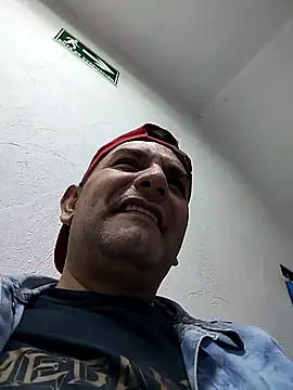 Snapshot of RogueTraveler chatting on February 17, 2025, 3:11 pm RogueTraveler online show from February 17, 2025, 3:11 pm