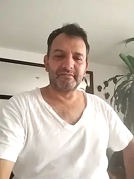 Snapshot of RogueTraveler chatting on February 25, 2025, 3:20 pm RogueTraveler online show from February 25, 2025, 3:20 pm