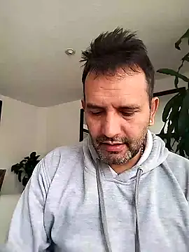 Snapshot of RogueTraveler chatting on February 3, 2025, 2:55 pm RogueTraveler online show from February 3, 2025, 2:55 pm