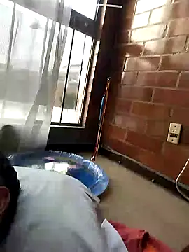 Snapshot of RogueTraveler chatting on February 7, 2025, 10:41 pm RogueTraveler online show from February 7, 2025, 10:41 pm