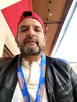 Snapshot of RogueTraveler chatting on January 21, 2025, 4:37 pm RogueTraveler online show from January 21, 2025, 4:37 pm