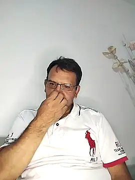 Snapshot of RogueTraveler chatting on March 3, 2025, 5:58 am RogueTraveler online show from March 3, 2025, 5:58 am