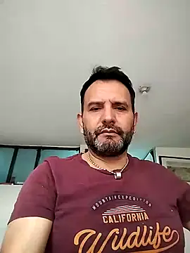 Snapshot of RogueTraveler chatting on February 13, 2025, 3:24 pm RogueTraveler online show from February 13, 2025, 3:24 pm