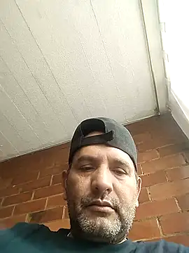 Snapshot of RogueTraveler chatting on November 2, 2025, 4:45 pm RogueTraveler online show from November 2, 2025, 4:45 pm