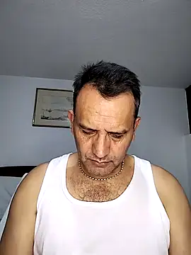 Snapshot of RogueTraveler chatting on November 6, 2025, 3:32 am RogueTraveler online show from November 6, 2025, 3:32 am