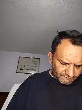 Snapshot of RogueTraveler chatting on November 2, 2025, 3:22 am RogueTraveler online show from November 2, 2025, 3:22 am