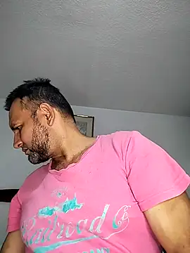 Snapshot of RogueTraveler chatting on October 3, 2025, 3:09 am RogueTraveler online show from October 3, 2025, 3:09 am