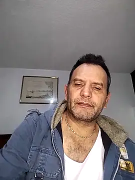 Snapshot of RogueTraveler chatting on October 23, 2025, 2:54 am RogueTraveler online show from October 23, 2025, 2:54 am