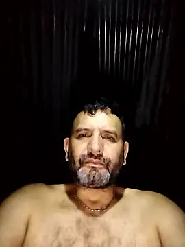 Snapshot of RogueTraveler chatting on January 11, 2026, 4:52 am RogueTraveler online show from January 11, 2026, 4:52 am