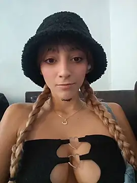 Snapshot of Dani_pegin chatting on March 19, 2026, 2:50 pm Dani pegin online show from March 19, 2026, 2:50 pm