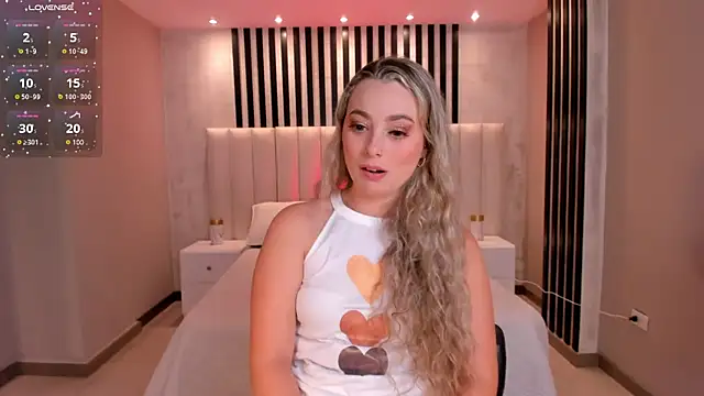 Snapshot of TiaraLawrence chatting on December 9, 2024, 8:01 pm TiaraLawrence online show from December 9, 2024, 8:01 pm