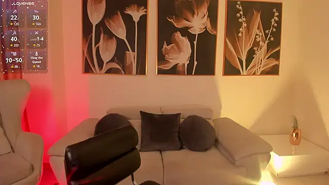 Snapshot of TiaraLawrence chatting on December 15, 2024, 2:30 am TiaraLawrence online show from December 15, 2024, 2:30 am