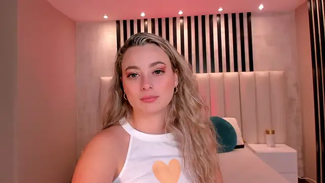 Snapshot of TiaraLawrence chatting on December 10, 2024, 12:06 am TiaraLawrence online show from December 10, 2024, 12:06 am