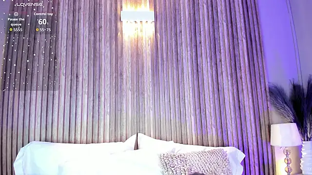 HannaPaola online show from December 17, 2025, 10:37 pm