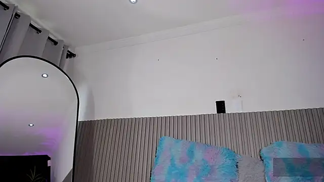 valentina lux online show from May 7, 2026, 7:28 pm