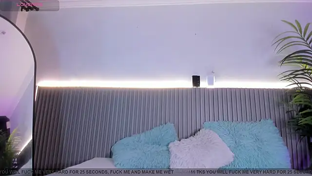 valentina lux online show from February 25, 2026, 7:25 pm